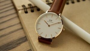 Đồng hồ DW Daniel Wellington xuất xứ ở đâu mà được nhiều người yêu thích đến vậy